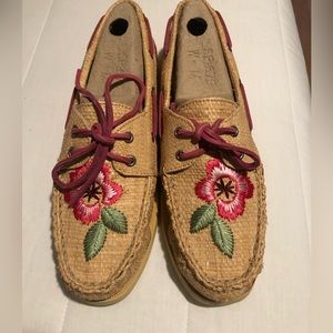 Brand new raffia floral sperrys